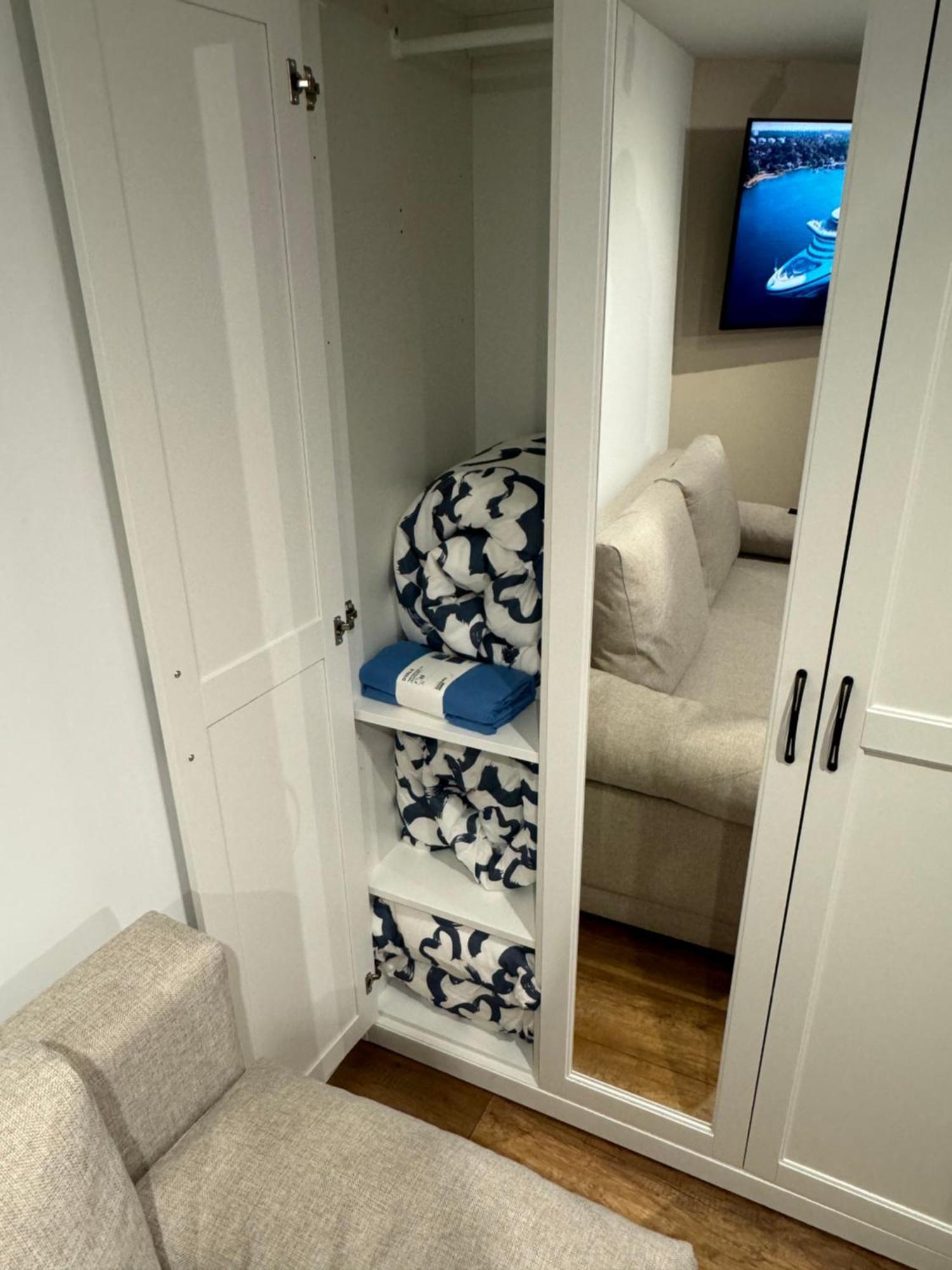 Gray Apartment 24H - Parking On The Street Katowice Ngoại thất bức ảnh