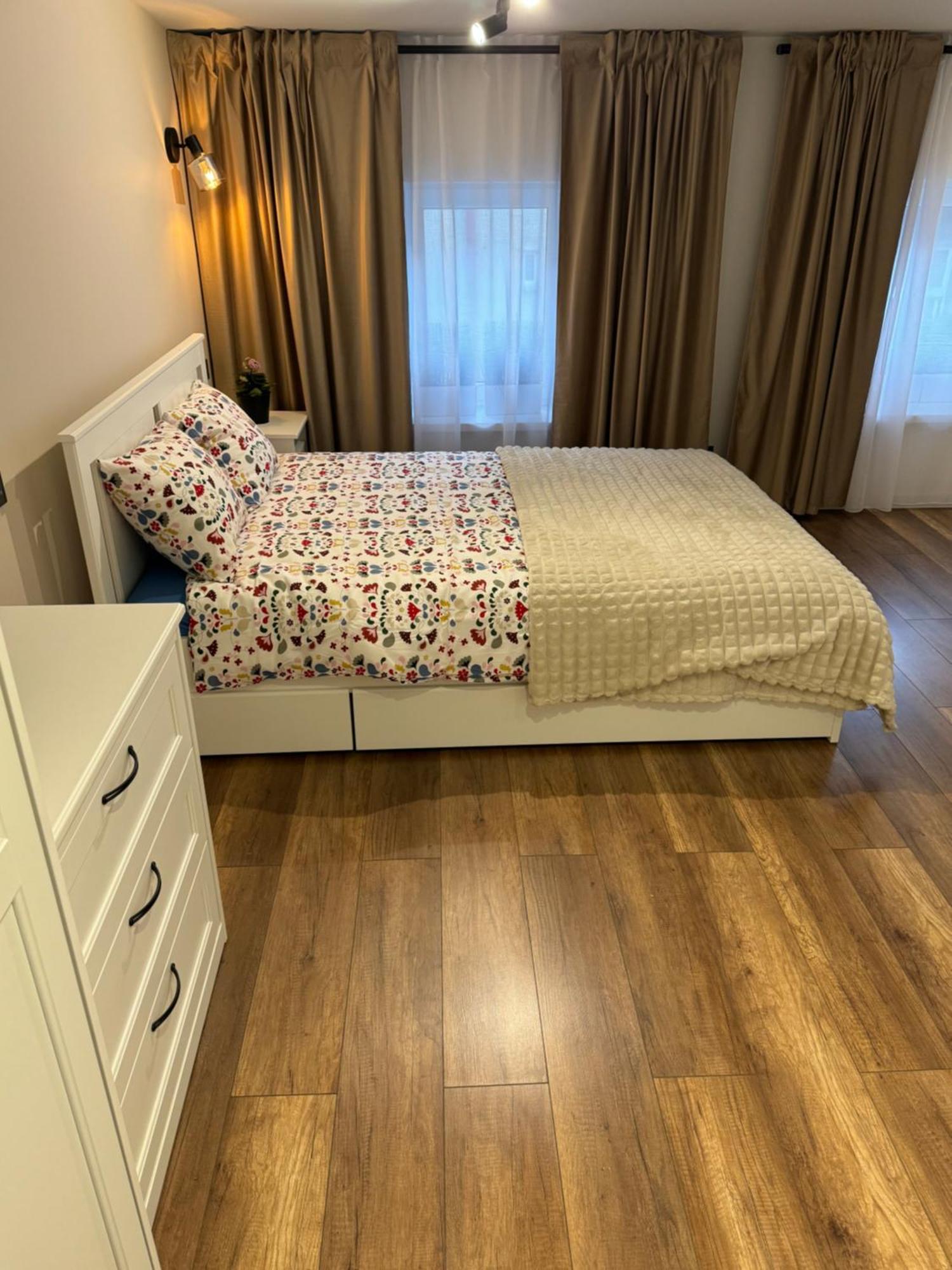 Gray Apartment 24H - Parking On The Street Katowice Ngoại thất bức ảnh